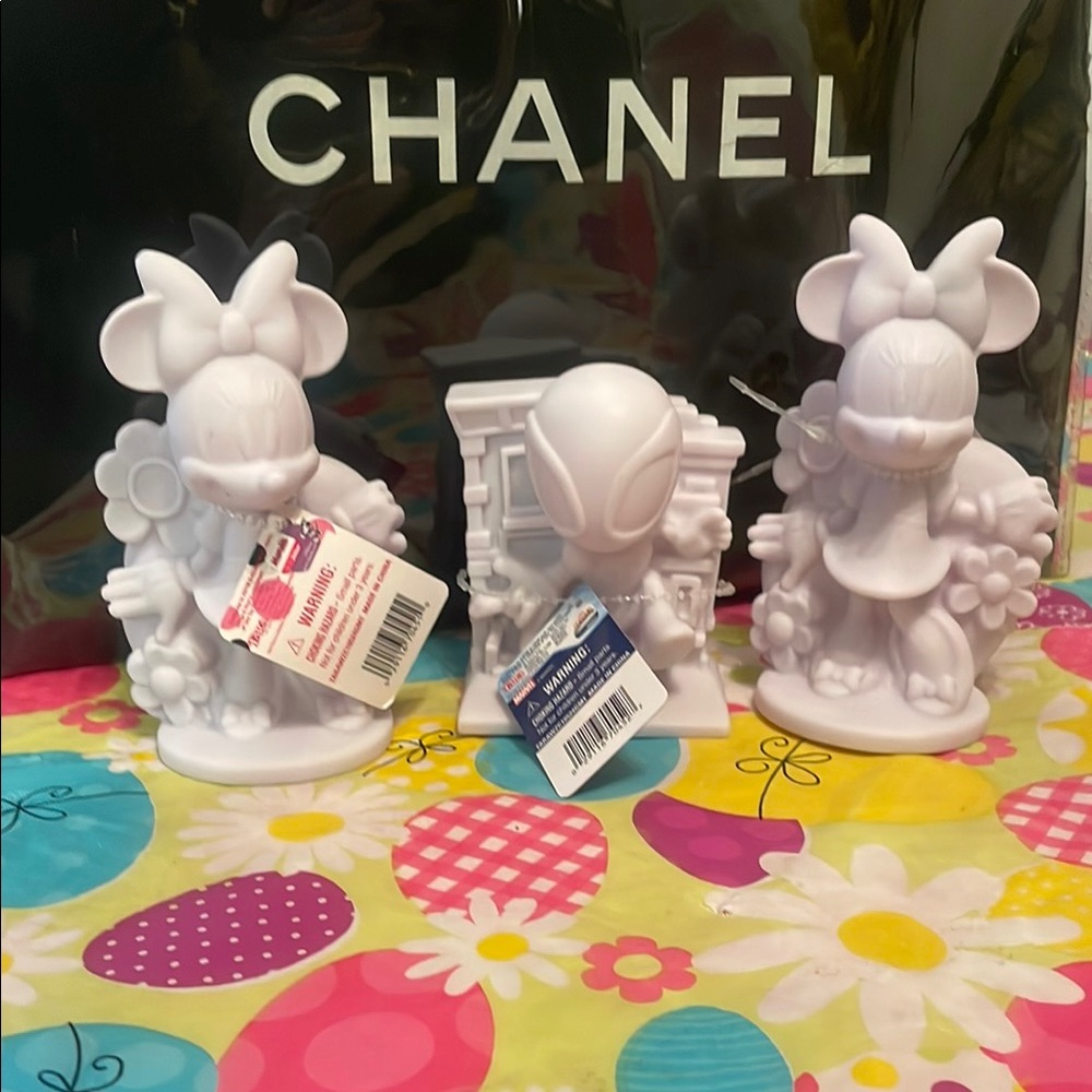 White Disney Figurines Set Design a vinyl